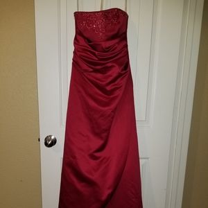 Beautiful Red Gown size 6